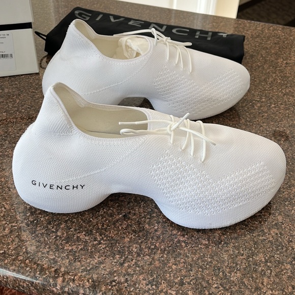 GIVECHY MEN’S/LADIES WHITE KNIT SNEAKERS-39-AMAZING-EUC-BOX-DUST BAG! - Picture 8 of 16